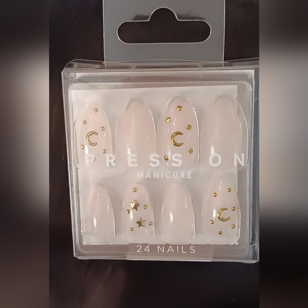Press On Manicure with Gold Accents